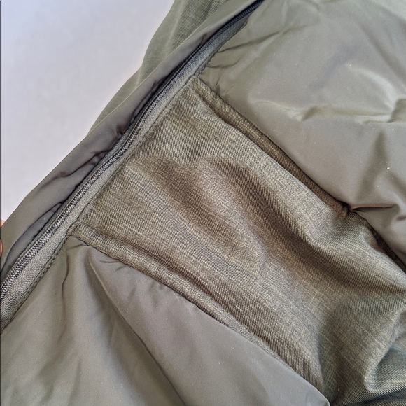 NEW GUESS Men's Aviator Puffer Jacket - Picture 10 of 11